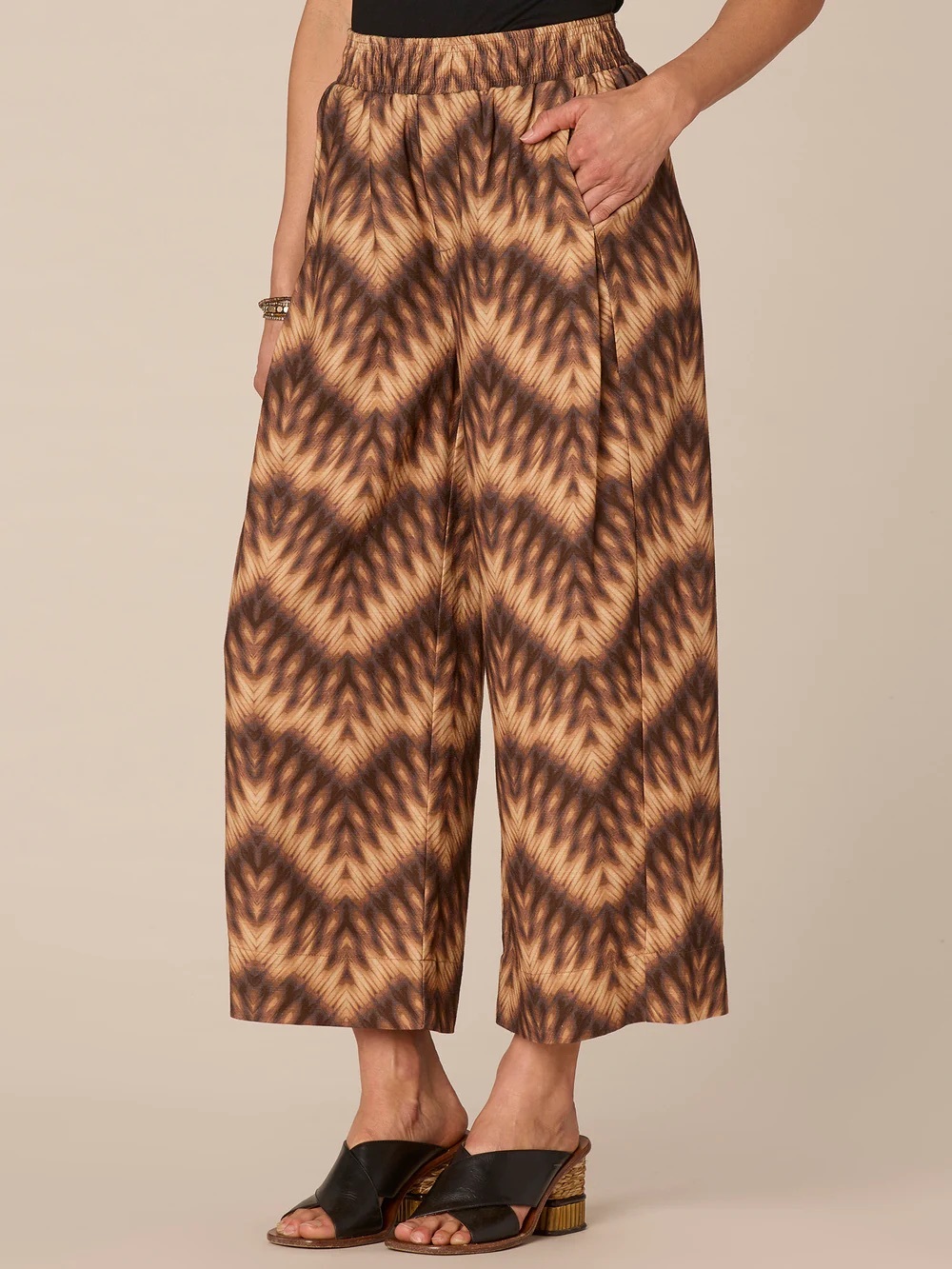 Democracy NWOT Skyrise Wide Leg Pleated Glider Crop